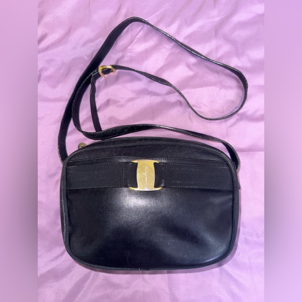 Salvatore Ferragamo Vara Ribbon Black Leather Shoulder Bag Vintage Made in Italy